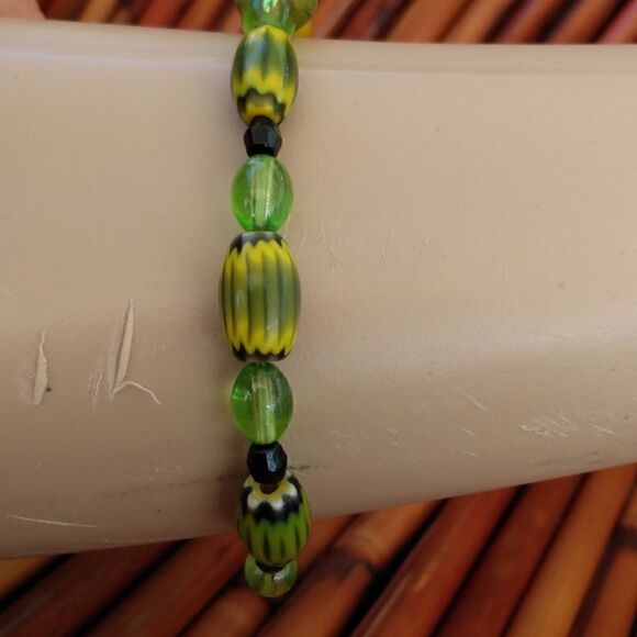 HANDMADE Vibrant Green/Black/Yellow Glass Beaded Bracelet Stretchable - Picture 2 of 12